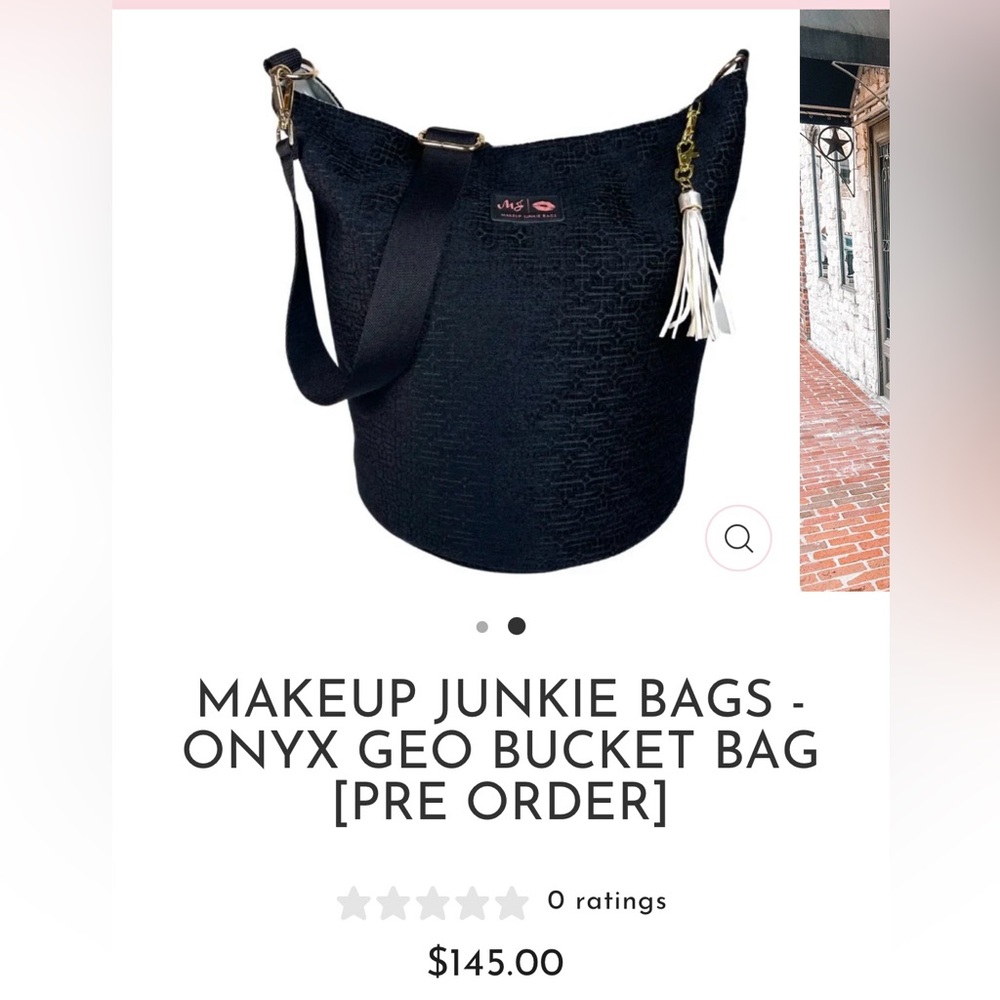Makeup Junkie Onyx Geo bucket bag nwt